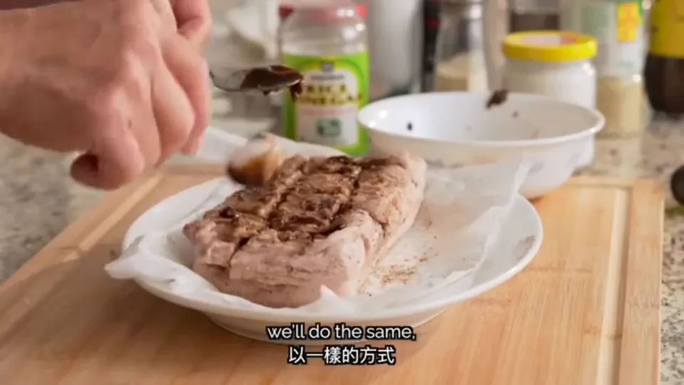 Spreading the ground bean sauce and sugar mixture over the scored meat side