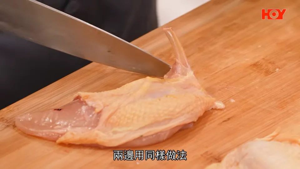 Marinate the French yellow chicken (Spanish Sausage Rice)