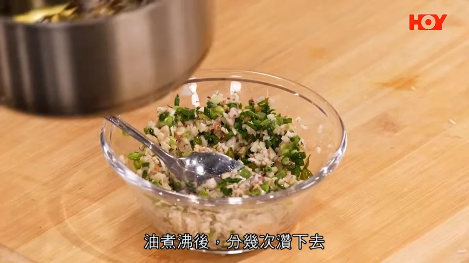 Fry curry leaves and pour hot oil
