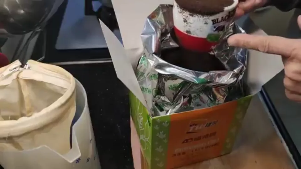 拼配茶葉並裝入茶袋