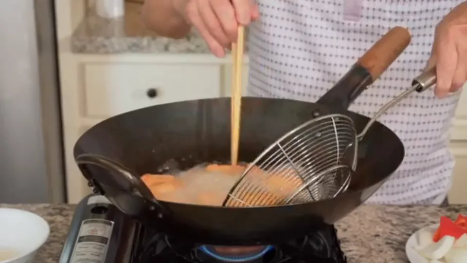 Second fry: Flash-fry at 390°F for extra crispness
